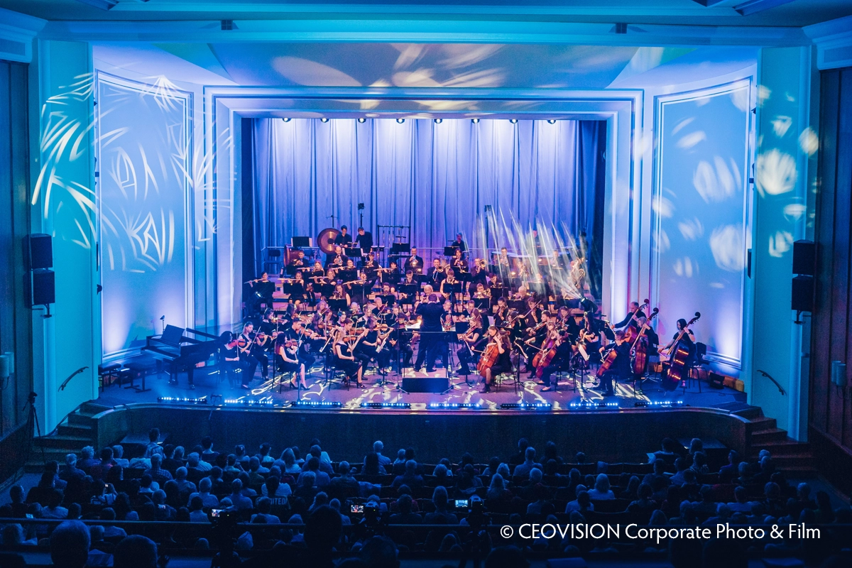 Das Sinfonieorchester "Auer Sinfoniker" während eines Konzertes im Kulturhaus Aue